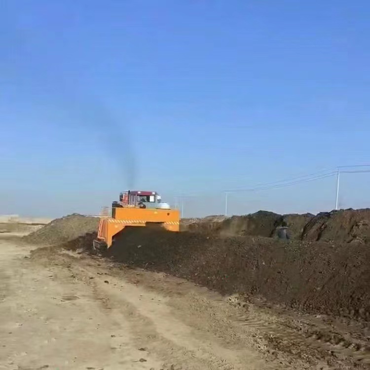 有機(jī)肥發(fā)酵選擇履帶式翻拋機(jī)好不好？